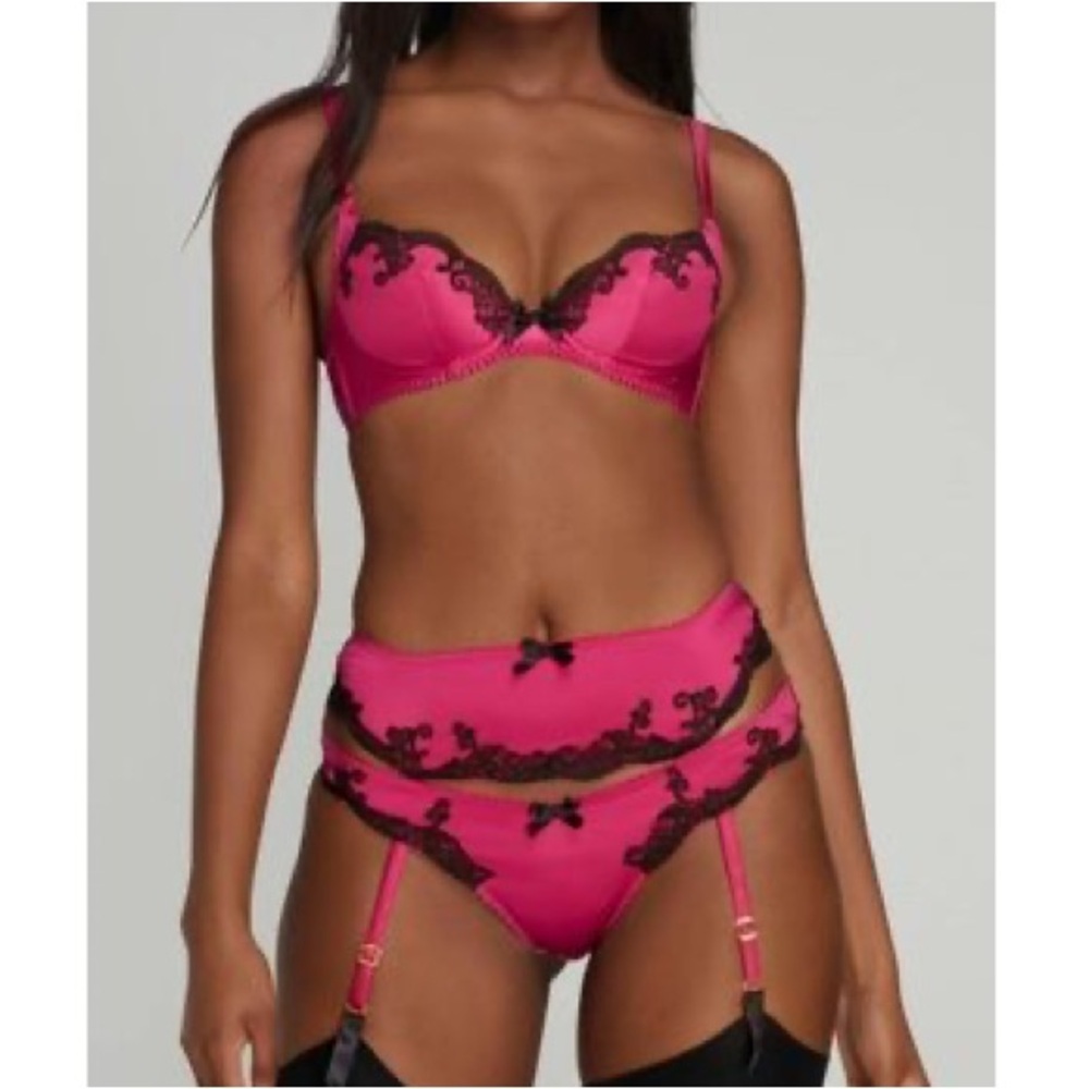 Agent Provocateur 32C Pink Molly Plunge underwire Lace Bra PANTIES Garter SET